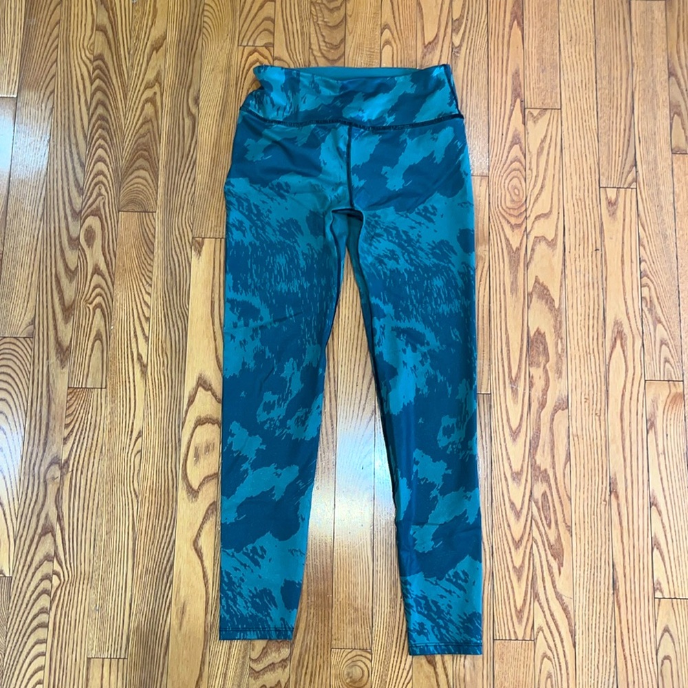 💚 NOLI YOGA ARMY GREEN PATTERN SIZE MEDIUM LEGGINGS 💚